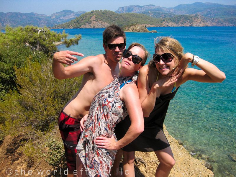 Striking a pose, cruiseboat photographer style