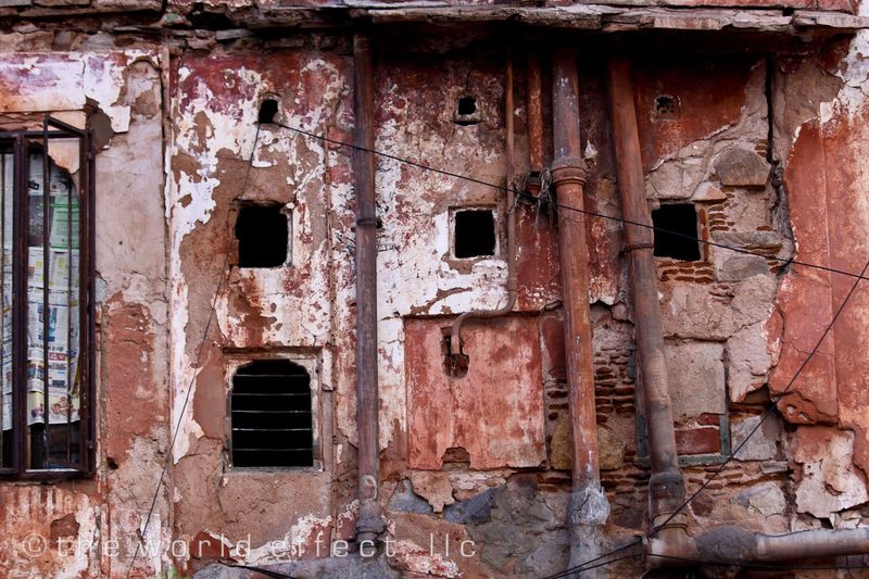 Beat up wall. Jaipur, India