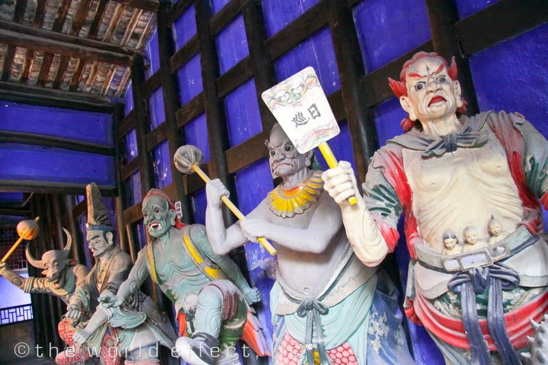 Creepy Statues. Yangtzee River, China
